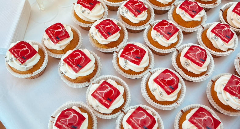Norwegian20 years cupcakes