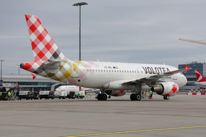 Volotea arriving Prague Airport
