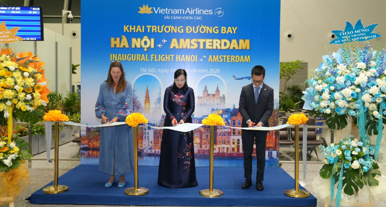 Vietnam Airlines at Amsterdam 